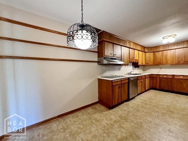 kitchen with black electric stovetop, decorative light fixtures, dishwasher, and sink