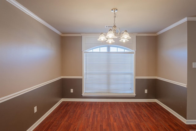 unfurnished room featuring dark hardwood / wood-style flooring, ornamental molding, and an inviting chandelier