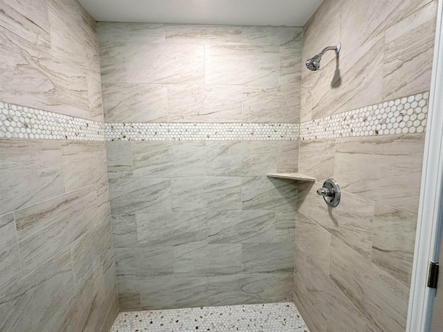 bathroom featuring tiled shower