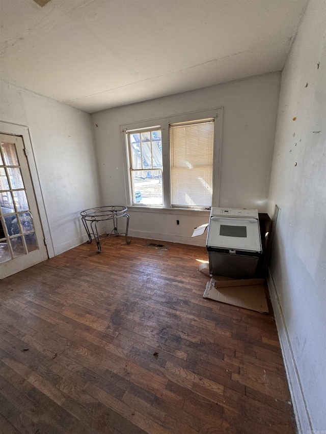 spare room with dark hardwood / wood-style floors