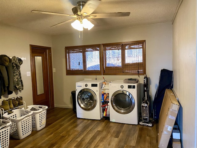 washroom featuring ceiling fan, dark wood-type flooring, a textured ceiling, and washing machine and clothes dryer