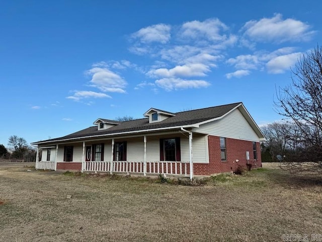 single story home with a porch and a front lawn