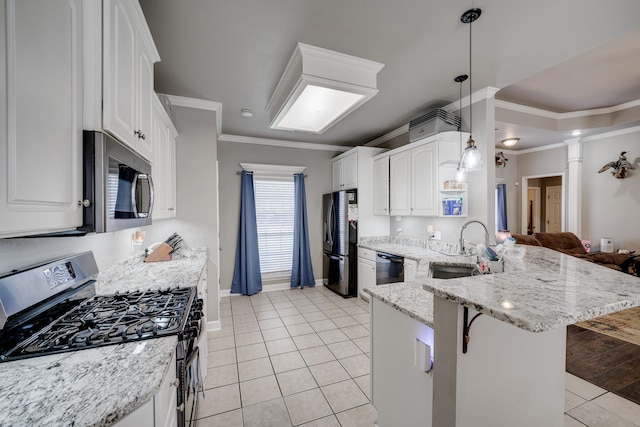 kitchen with stainless steel appliances, white cabinetry, kitchen peninsula, and a breakfast bar