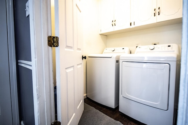 clothes washing area featuring dark wood-type flooring, cabinets, and independent washer and dryer