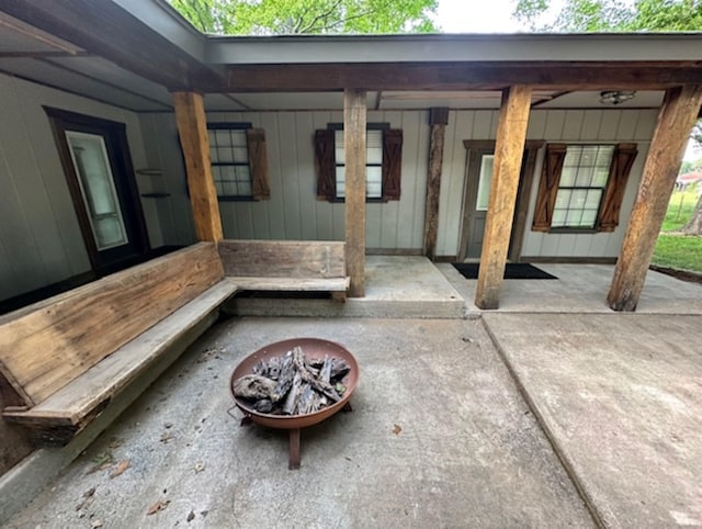 view of patio with an outdoor fire pit