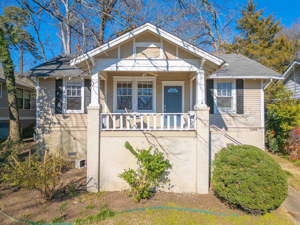 view of front of property featuring covered porch