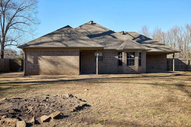 back of house featuring a yard