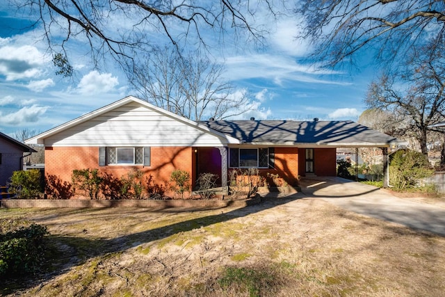 single story home featuring a carport and a front yard