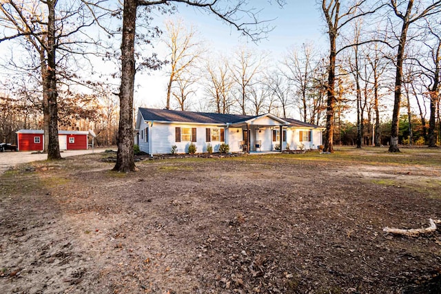 single story home featuring a porch