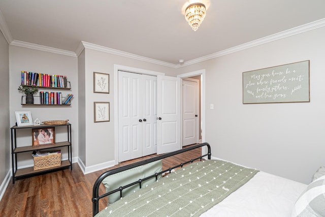 bedroom with crown molding, dark hardwood / wood-style floors, and a closet