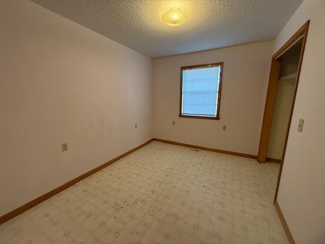 unfurnished bedroom featuring a textured ceiling