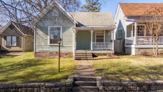 view of front of property featuring covered porch and a front yard