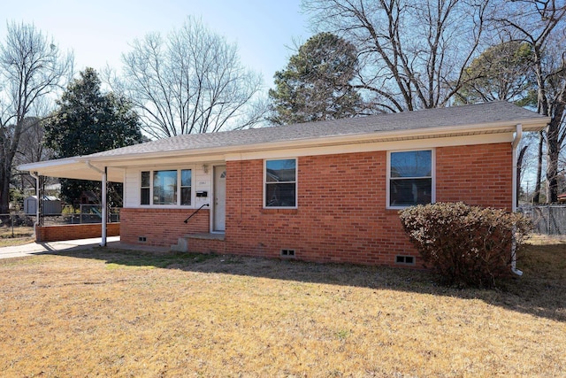 view of front of home featuring a front lawn