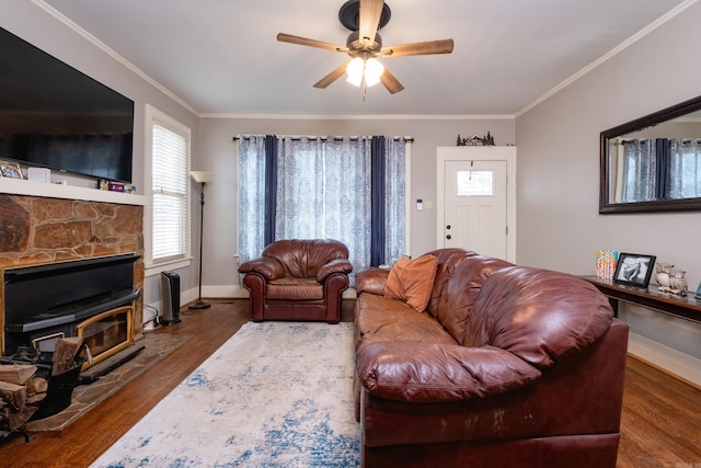 living room with ornamental molding, dark hardwood / wood-style floors, and ceiling fan