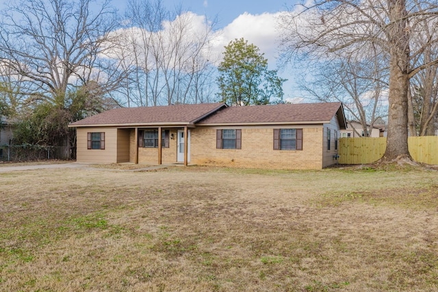 single story home featuring a front yard