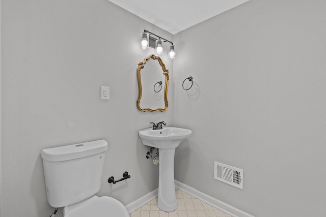 bathroom featuring toilet and sink