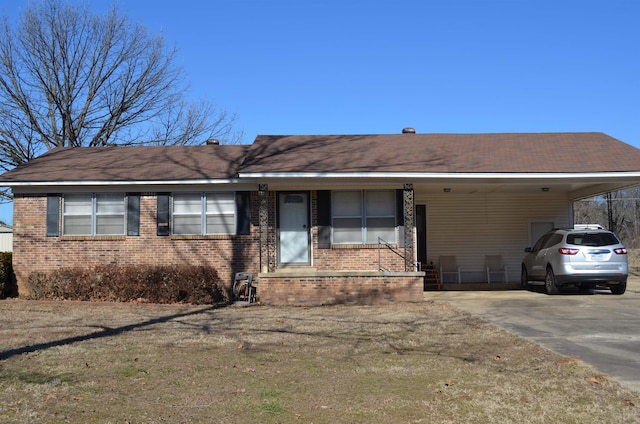 view of front of property with a carport and a front yard