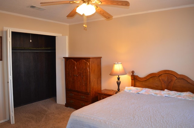 bedroom featuring light carpet, crown molding, a closet, and ceiling fan