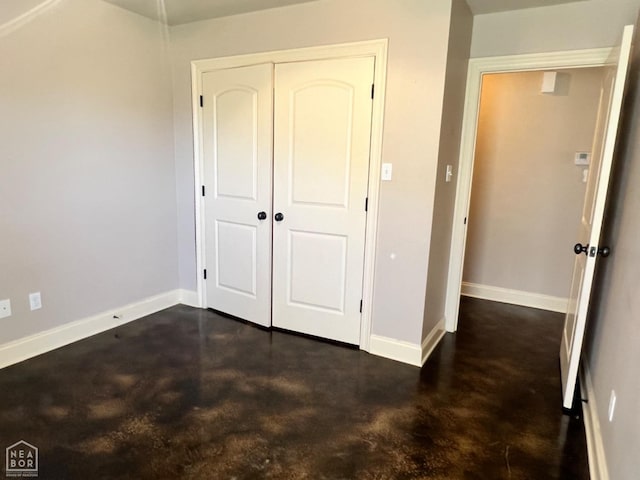 unfurnished bedroom featuring a closet