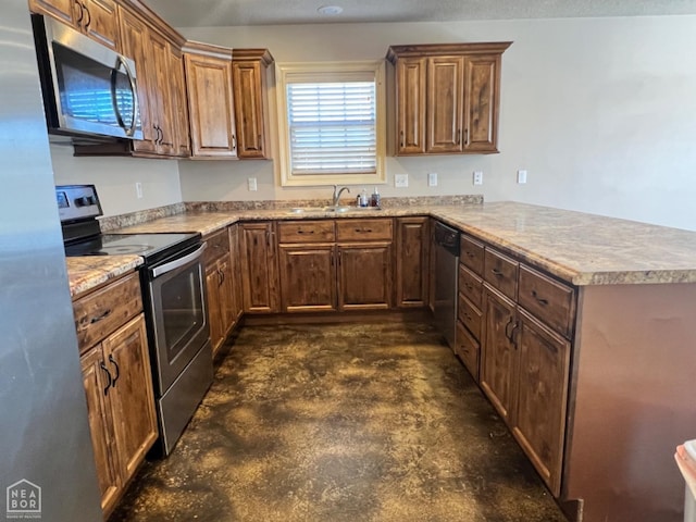 kitchen with stainless steel appliances, kitchen peninsula, sink, and a textured ceiling