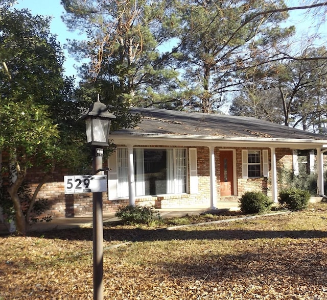 view of front facade featuring a porch