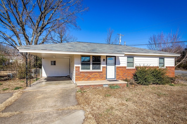 single story home with a carport