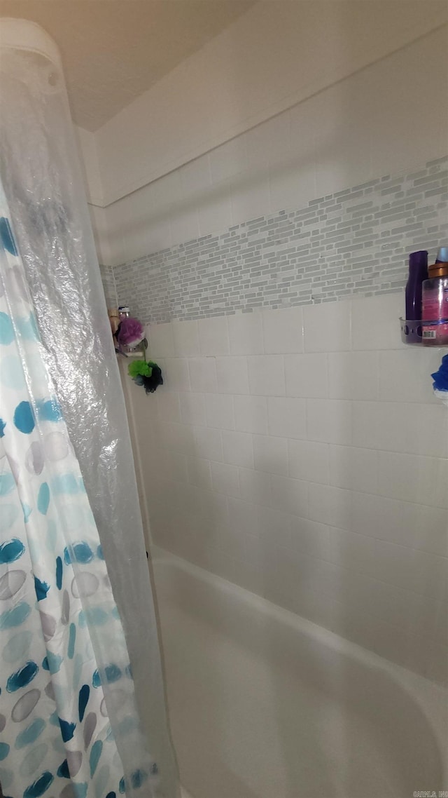 bathroom with shower / tub combo