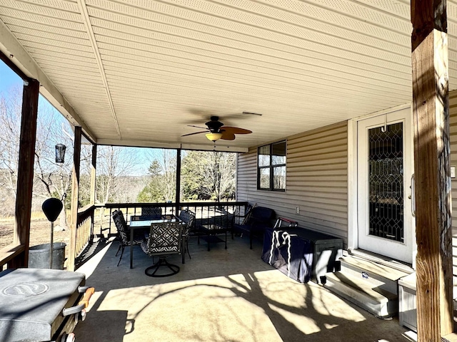 sunroom featuring ceiling fan