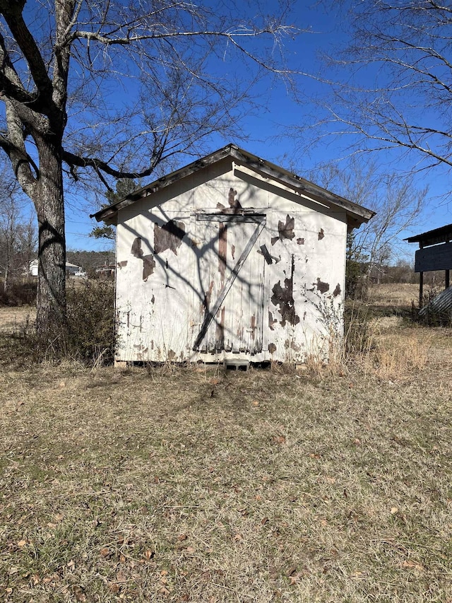 view of outbuilding