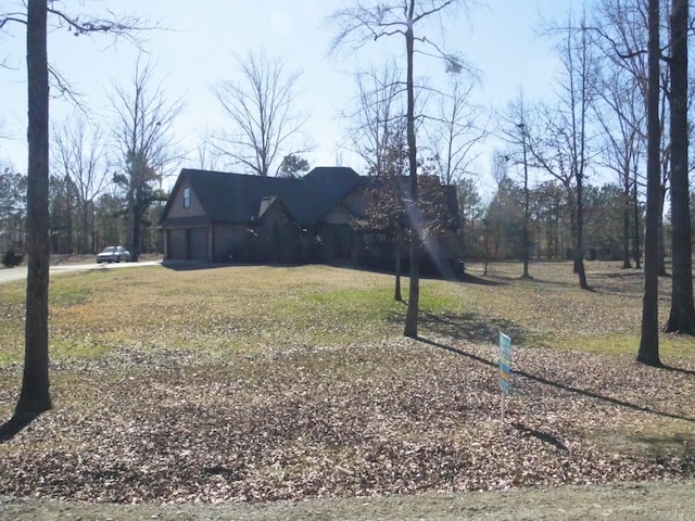 view of yard with a garage