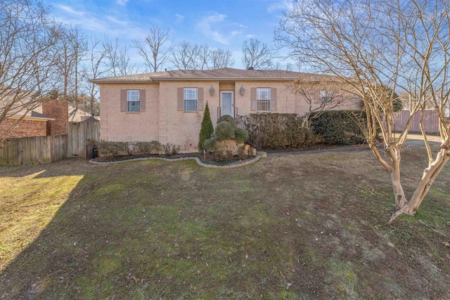 view of front of house featuring a front lawn