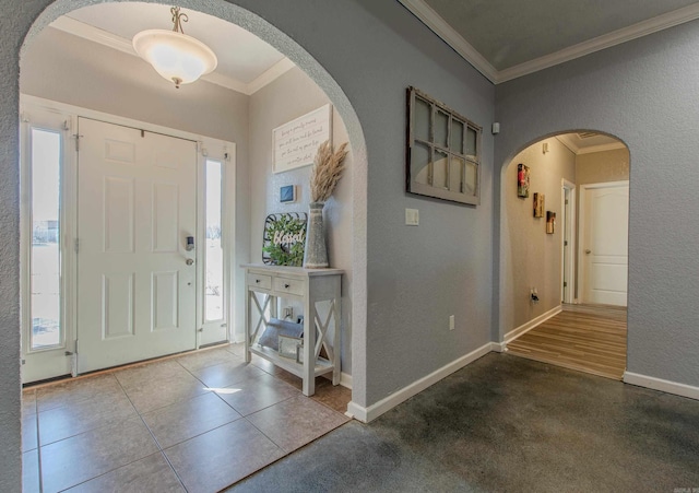 entryway featuring ornamental molding