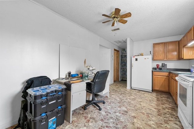 office area featuring ceiling fan and a textured ceiling