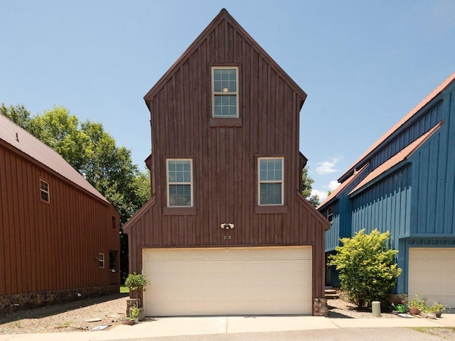 view of front property