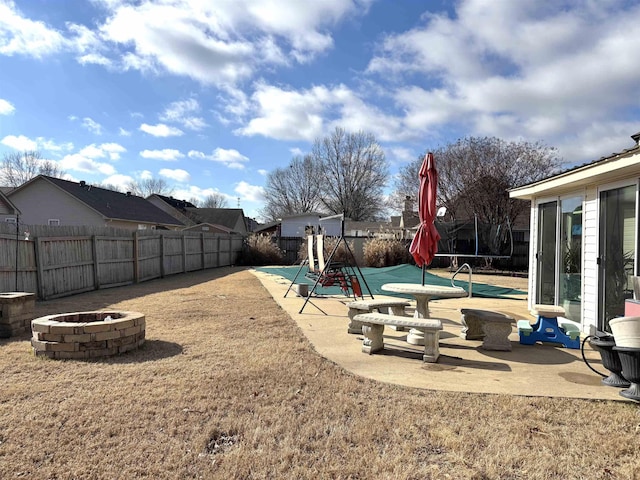 view of yard with a fire pit