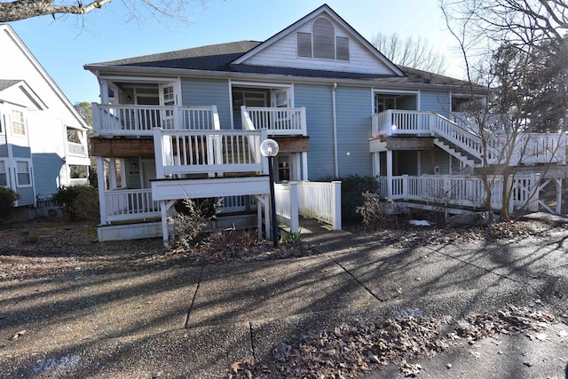 view of front of home featuring a balcony