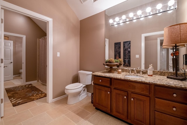 bathroom featuring a shower with curtain, vaulted ceiling, vanity, and toilet