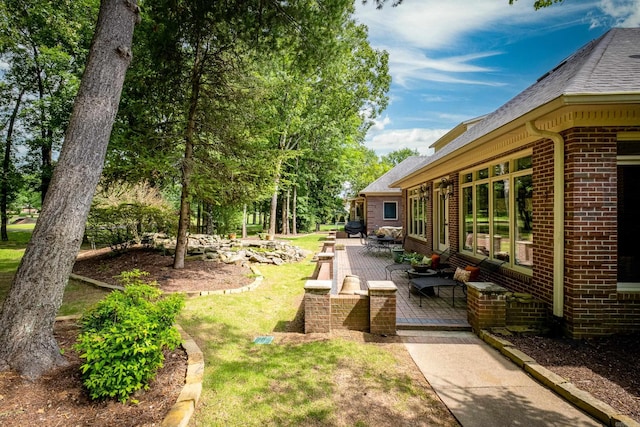 view of yard featuring a patio