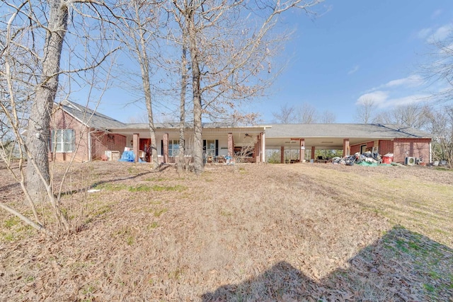 view of front facade with a front lawn and a carport