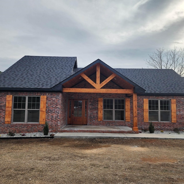 view of front of home with a front lawn