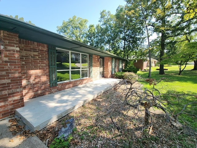 view of yard with a patio