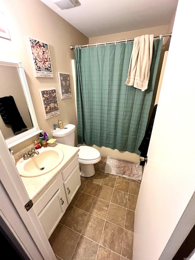 full bathroom with shower / bath combination with curtain, vanity, and toilet