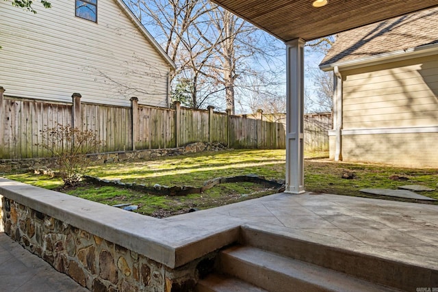 view of yard featuring a patio area