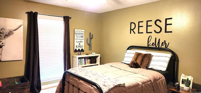 bedroom with ceiling fan