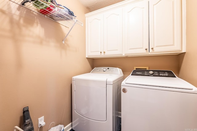 laundry room with cabinets and independent washer and dryer