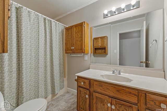 full bathroom with crown molding, shower / bathtub combination with curtain, vanity, and toilet