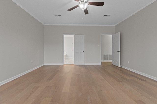 empty room featuring ornamental molding, light hardwood / wood-style floors, and ceiling fan