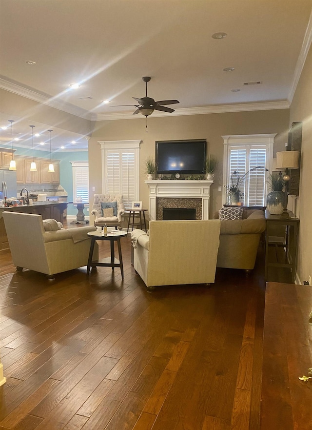 living room featuring crown molding, dark hardwood / wood-style floors, and ceiling fan