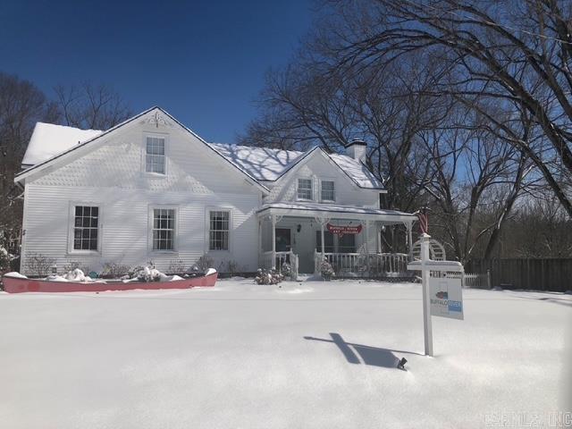 view of front of home featuring a porch