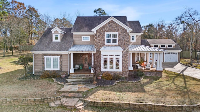 view of front facade featuring a porch and a front lawn